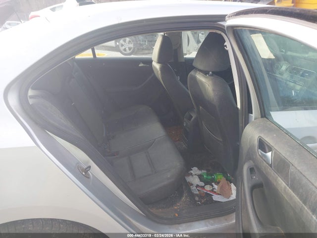 2014 Volkswagen Jetta 1.8t Se მანქანა იყიდება აუქციონზე, vin: 3VWD17AJ5EM265058, აუქციონის ნომერი: 44433319
