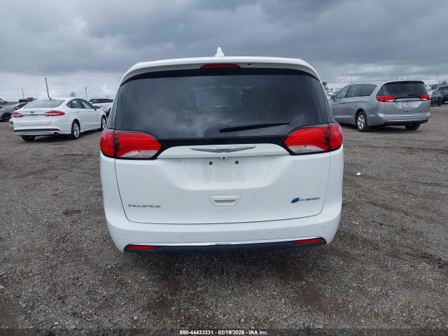 Chrysler Pacifica Hybrid Touring Plus 2018 2C4RC1H76JR332957 Image 17