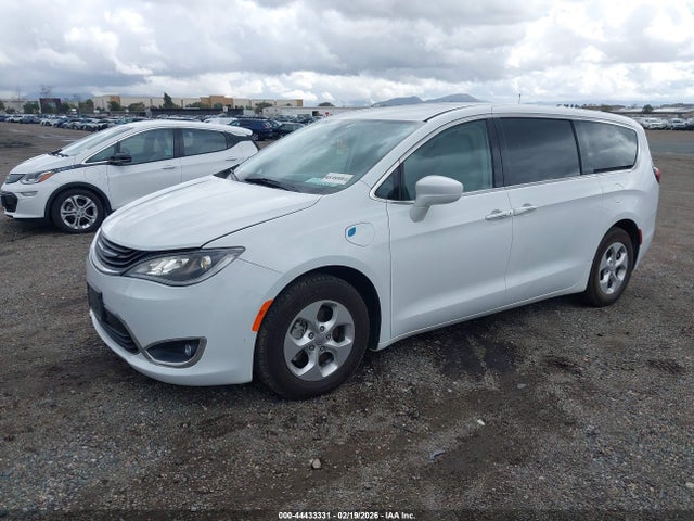Chrysler Pacifica Hybrid Touring Plus 2018 2C4RC1H76JR332957 Image 2