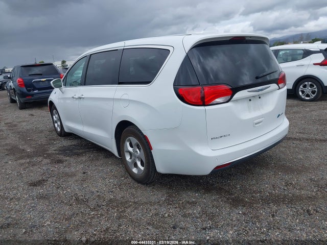 Chrysler Pacifica Hybrid Touring Plus 2018 2C4RC1H76JR332957 Image 3