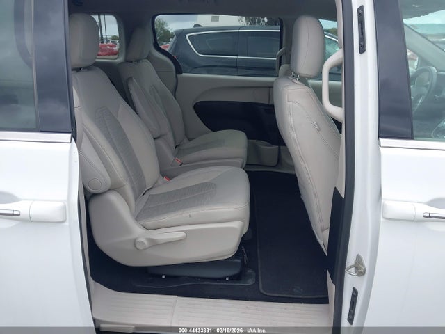 Chrysler Pacifica Hybrid Touring Plus 2018 2C4RC1H76JR332957 Image 8