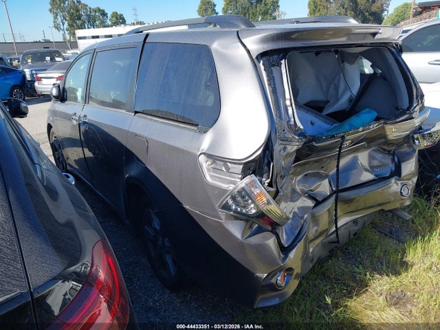 5TDXZ3DC0HS878157 Toyota Sienna Se 8 Passenger