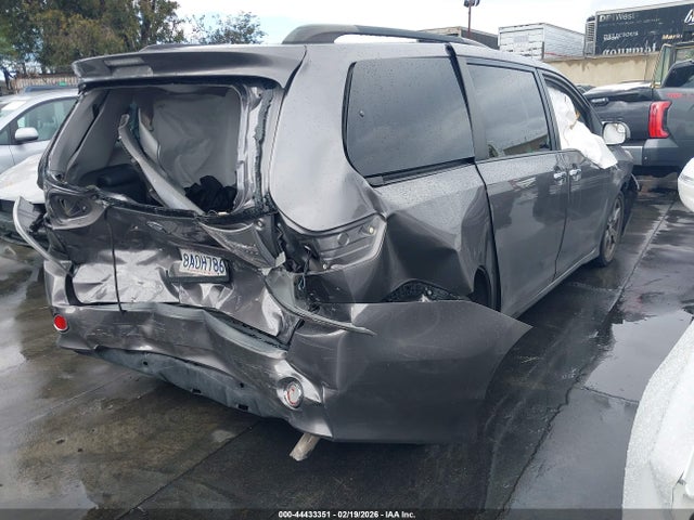 5TDXZ3DC0HS878157 Toyota Sienna Se 8 Passenger