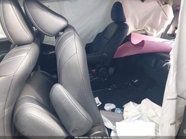 5TDXZ3DC0HS878157 Toyota Sienna Se 8 Passenger