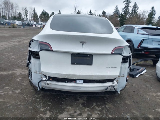 Продаж на аукціоні авто 2022 Tesla Model Y Long Range Dual Motor All-wheel Drive, vin: 7SAYGAEE2NF570912, номер лоту: 44433386