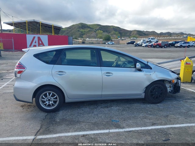 Toyota Prius V Three 2015 JTDZN3EU9FJ022684 Image 13
