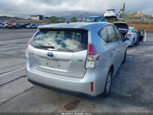 Toyota Prius V Three 2015 JTDZN3EU9FJ022684 Image 4