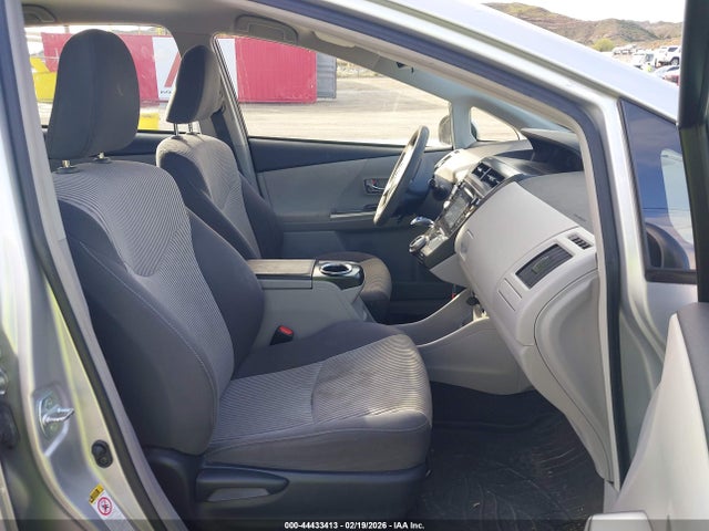 Toyota Prius V Three 2015 JTDZN3EU9FJ022684 Image 5