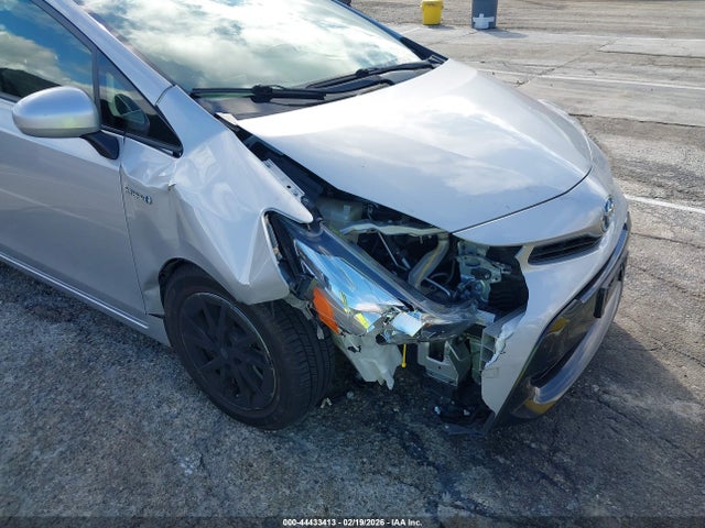 Toyota Prius V Three 2015 JTDZN3EU9FJ022684 Image 6