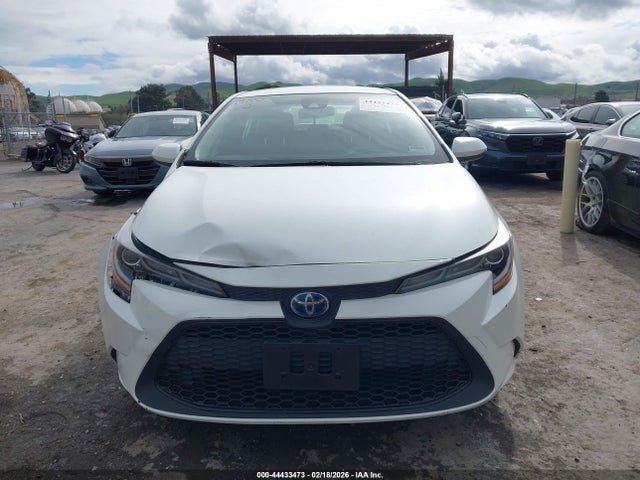 Toyota Corolla Hybrid Le 2021 JTDEAMDE0MJ001889 Image 13