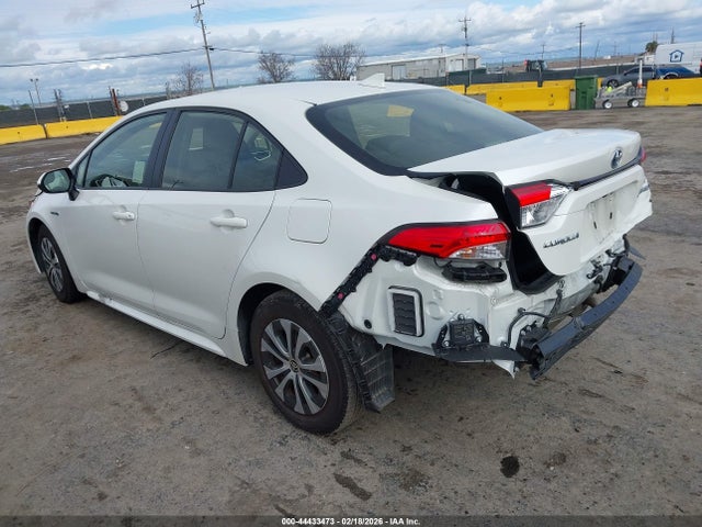 Toyota Corolla Hybrid Le 2021 JTDEAMDE0MJ001889 Image 3