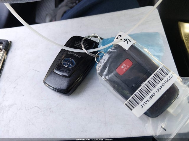 JTDKBRFU5H3565338 Toyota Prius Two