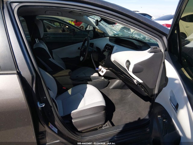 JTDKBRFU5H3565338 Toyota Prius Two