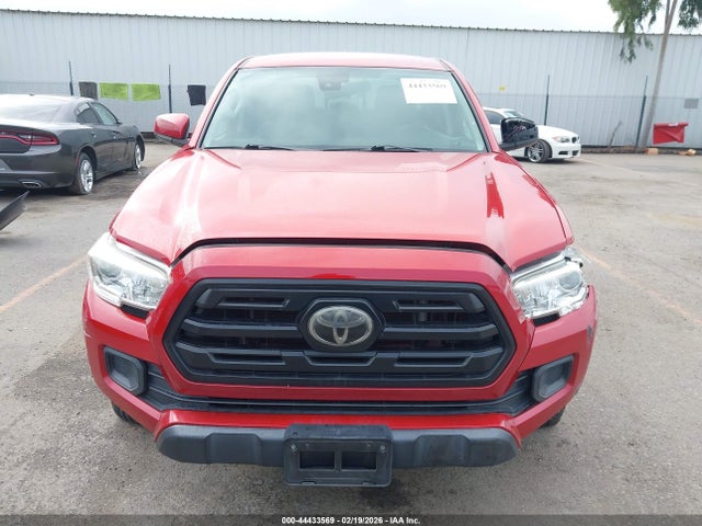 5TFAX5GN8KX148910 Toyota Tacoma Sr