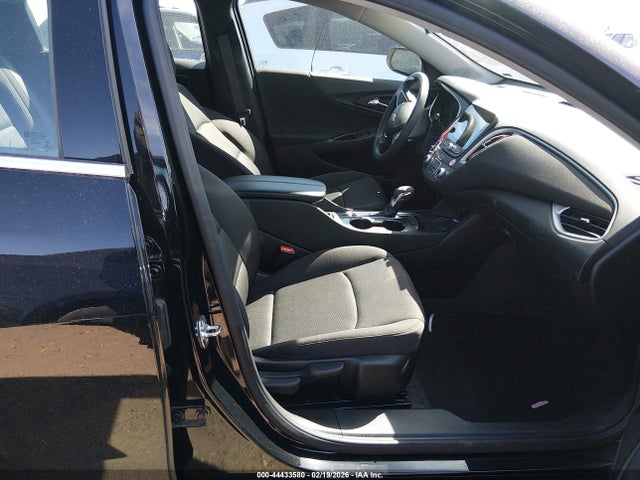 1G1ZD5ST5SF120076 Chevrolet Malibu Fwd 1lt