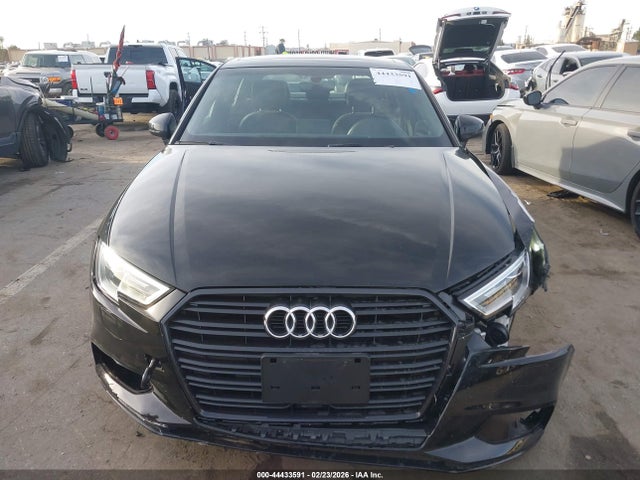 2019 Audi A3 40 Premium/40 Titanium Premium მანქანა იყიდება აუქციონზე, vin: WAUAUGFF1KA118825, აუქციონის ნომერი: 44433591