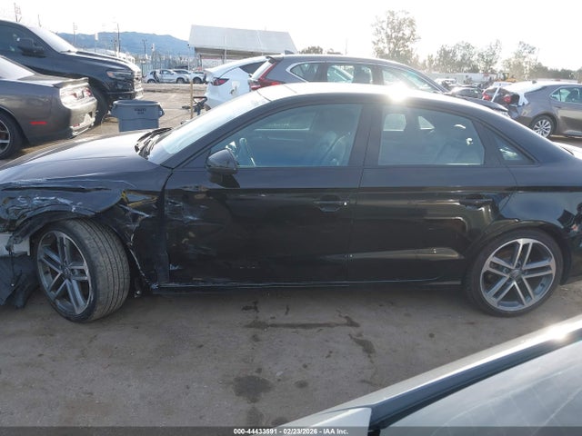 2019 Audi A3 40 Premium/40 Titanium Premium მანქანა იყიდება აუქციონზე, vin: WAUAUGFF1KA118825, აუქციონის ნომერი: 44433591