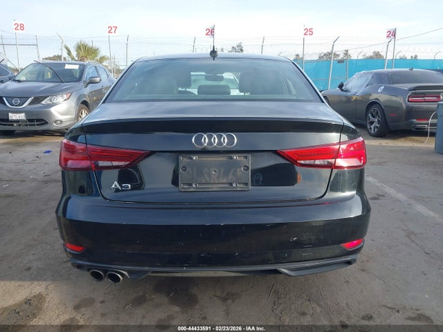 2019 Audi A3 40 Premium/40 Titanium Premium მანქანა იყიდება აუქციონზე, vin: WAUAUGFF1KA118825, აუქციონის ნომერი: 44433591