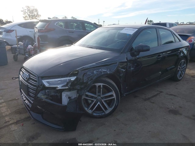 2019 Audi A3 40 Premium/40 Titanium Premium მანქანა იყიდება აუქციონზე, vin: WAUAUGFF1KA118825, აუქციონის ნომერი: 44433591