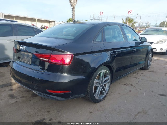 2019 Audi A3 40 Premium/40 Titanium Premium მანქანა იყიდება აუქციონზე, vin: WAUAUGFF1KA118825, აუქციონის ნომერი: 44433591