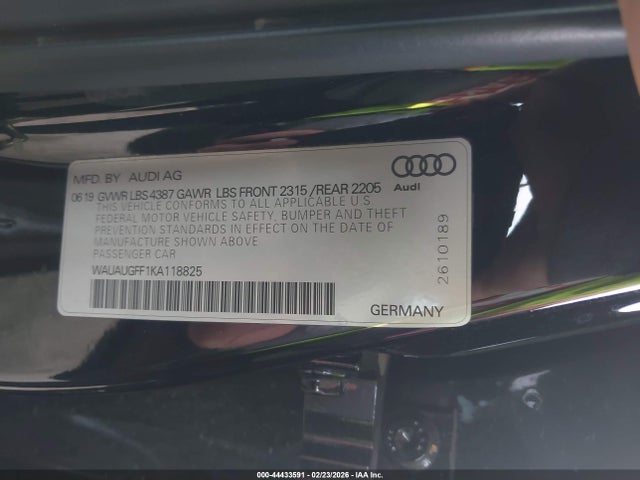 2019 Audi A3 40 Premium/40 Titanium Premium მანქანა იყიდება აუქციონზე, vin: WAUAUGFF1KA118825, აუქციონის ნომერი: 44433591