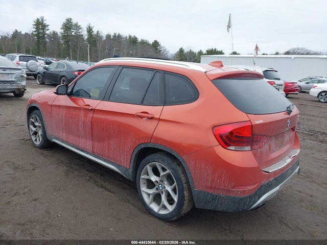 2015 BMW X1 WBAVL1C52FVY39697 Photo 2