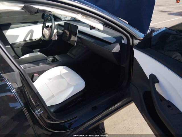 2025 TESLA MODEL 3 5YJ3E1EA0SF923010 Photo 4