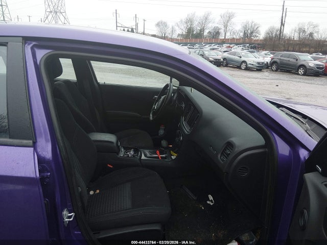 2C3CDXJG9KH520688 Dodge Charger Sxt Awd