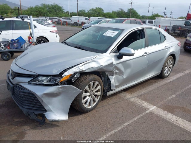 2020 Toyota Camry Le მანქანა იყიდება აუქციონზე, vin: 4T1C11AK7LU877271, აუქციონის ნომერი: 44433804