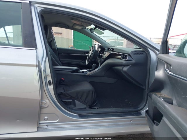 2020 Toyota Camry Le მანქანა იყიდება აუქციონზე, vin: 4T1C11AK7LU877271, აუქციონის ნომერი: 44433804