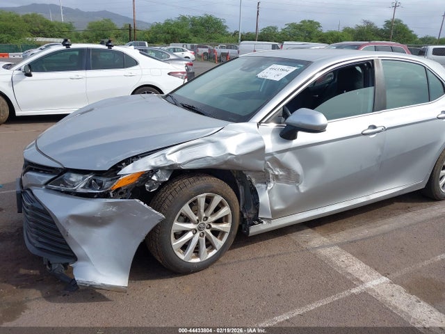 2020 Toyota Camry Le მანქანა იყიდება აუქციონზე, vin: 4T1C11AK7LU877271, აუქციონის ნომერი: 44433804