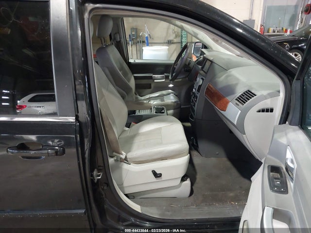44433844 :رقم المزاد ، 2A8HR54P78R709743 vin ، 2008 Chrysler Town & Country Touring مزاد بيع