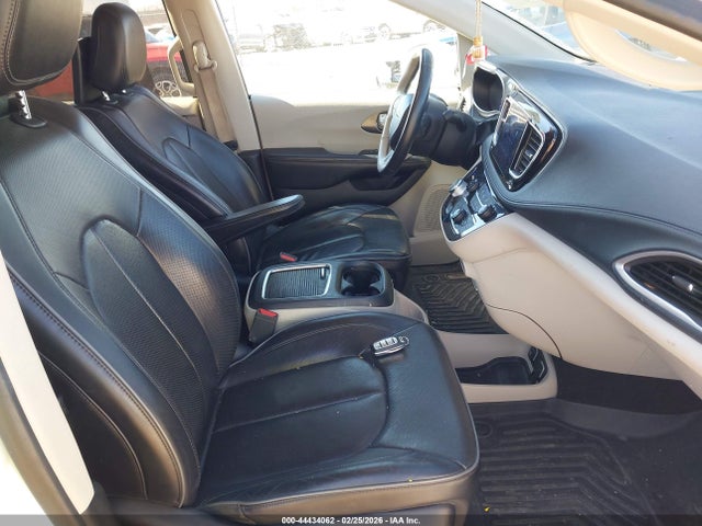 Продажа на аукционе авто 2017 Chrysler Pacifica Limited, vin: 2C4RC1GG4HR822017, номер лота: 44434062