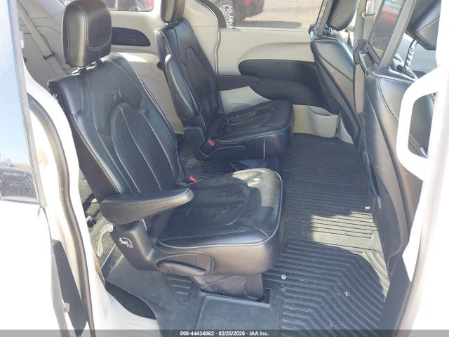 Продажа на аукционе авто 2017 Chrysler Pacifica Limited, vin: 2C4RC1GG4HR822017, номер лота: 44434062