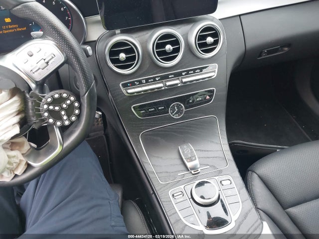 44434120 :رقم المزاد ، W1KWF8DB0MR628215 vin ، 2021 Mercedes-benz C 300 Sedan مزاد بيع