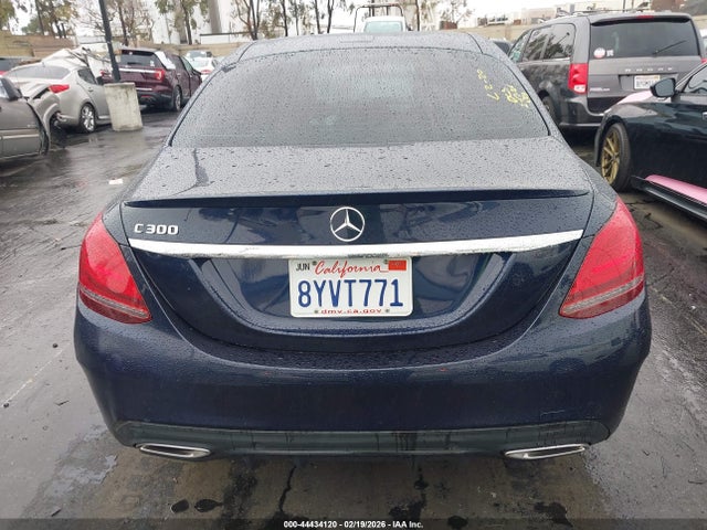 44434120 :رقم المزاد ، W1KWF8DB0MR628215 vin ، 2021 Mercedes-benz C 300 Sedan مزاد بيع