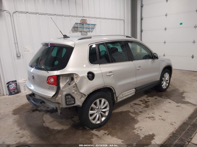 2011 Volkswagen Tiguan Se მანქანა იყიდება აუქციონზე, vin: WVGBV7AX7BW540679, აუქციონის ნომერი: 44434141
