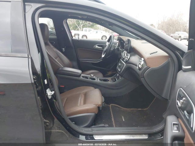 WDCTG4EBXJJ454482 Mercedes-Benz GLA 250