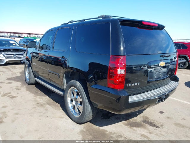 2013 CHEVROLET TAHOE 1GNSKAE06DR114305 Photo 2
