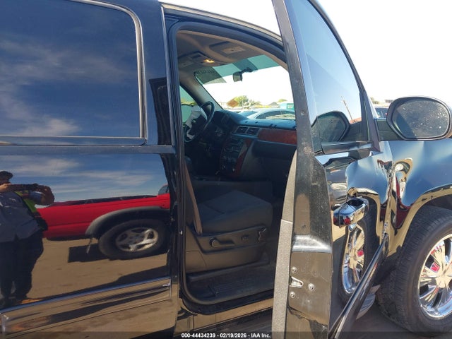 2013 CHEVROLET TAHOE 1GNSKAE06DR114305 Photo 4