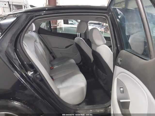 5XXGM4A76FG364999 KIA Optima Lx