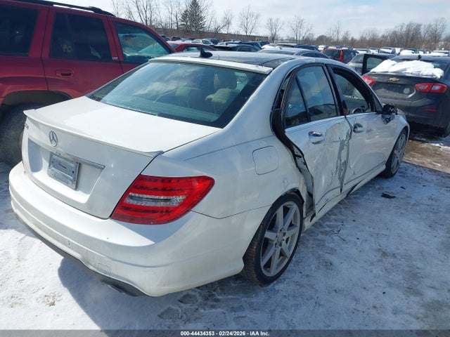 Продаж на аукціоні авто 2013 Mercedes-benz C 350 Sport, vin: WDDGF5HB0DR255531, номер лоту: 44434353