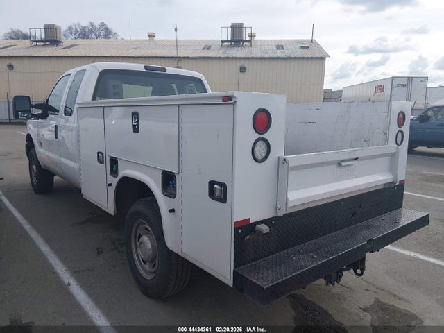 1FD8X3BT6GEC90566 Ford F-350 Xl