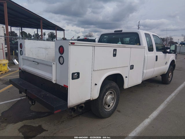 1FD8X3BT6GEC90566 Ford F-350 Xl