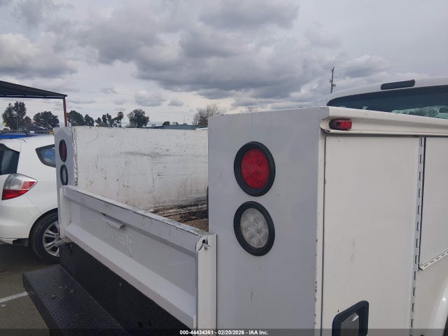 1FD8X3BT6GEC90566 Ford F-350 Xl