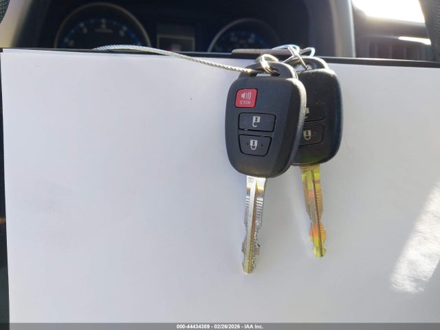 JTMBFREV8HJ151741 Toyota RAV4 LE