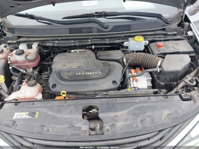 Chrysler Pacifica Hybrid Touring Plus 2018 2C4RC1H77JR332966 Image 10