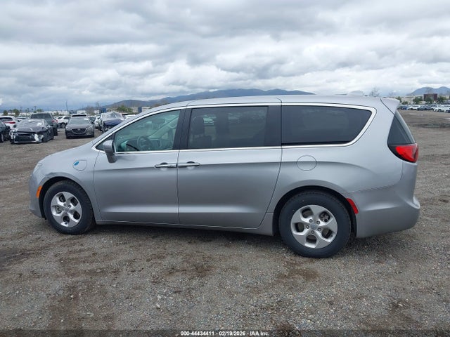Chrysler Pacifica Hybrid Touring Plus 2018 2C4RC1H77JR332966 Image 19