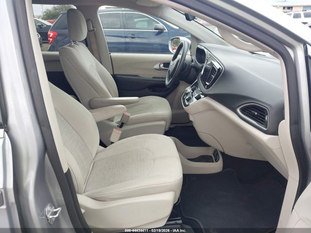 Chrysler Pacifica Hybrid Touring Plus 2018 2C4RC1H77JR332966 Image 5
