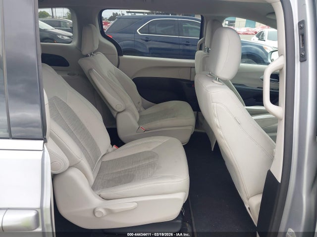 Chrysler Pacifica Hybrid Touring Plus 2018 2C4RC1H77JR332966 Image 8